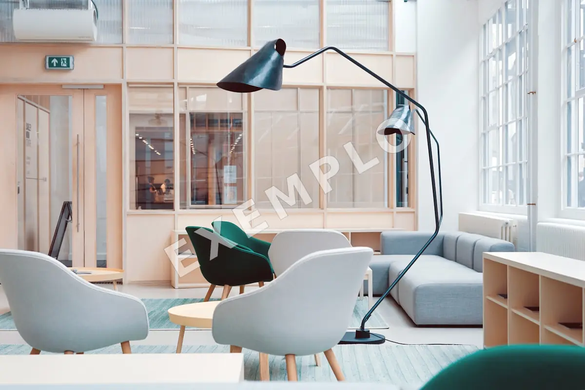 Sala comercial em edifício corporativo, com ar-condicionado central