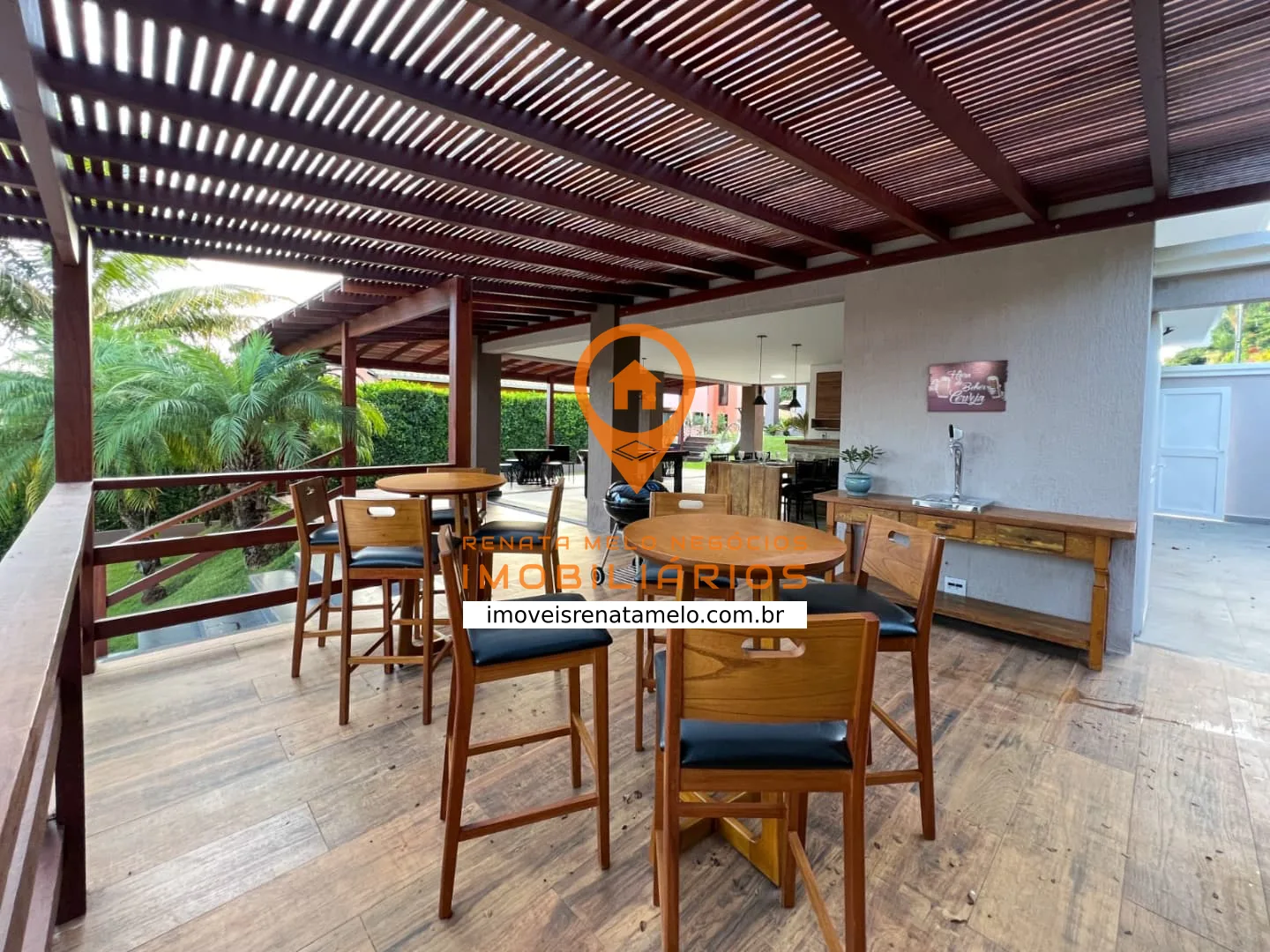 Casa de 463 m² com 3 suítes, mobiliada, no Condomínio Buganville