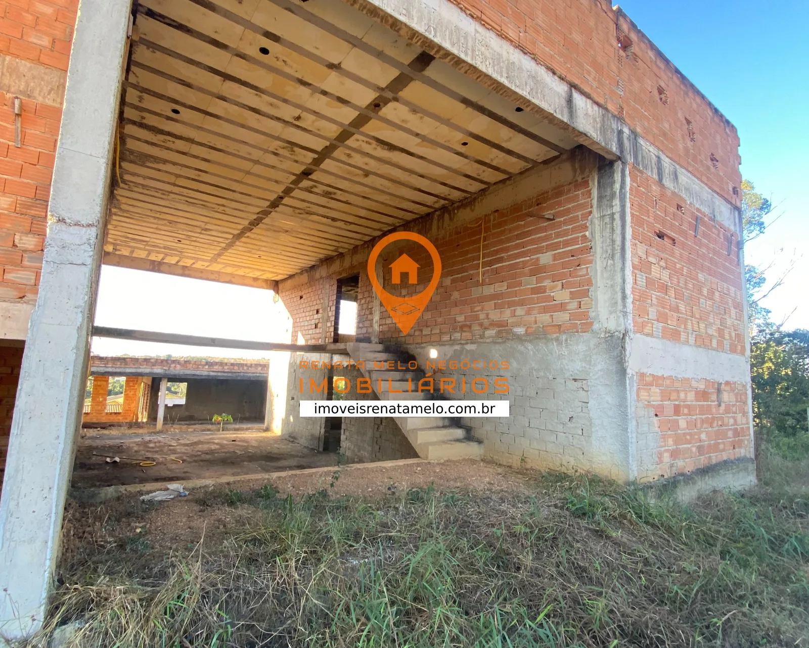 Casa em construção com 618 m² em condomínio fechado, lote de 1.000 m²