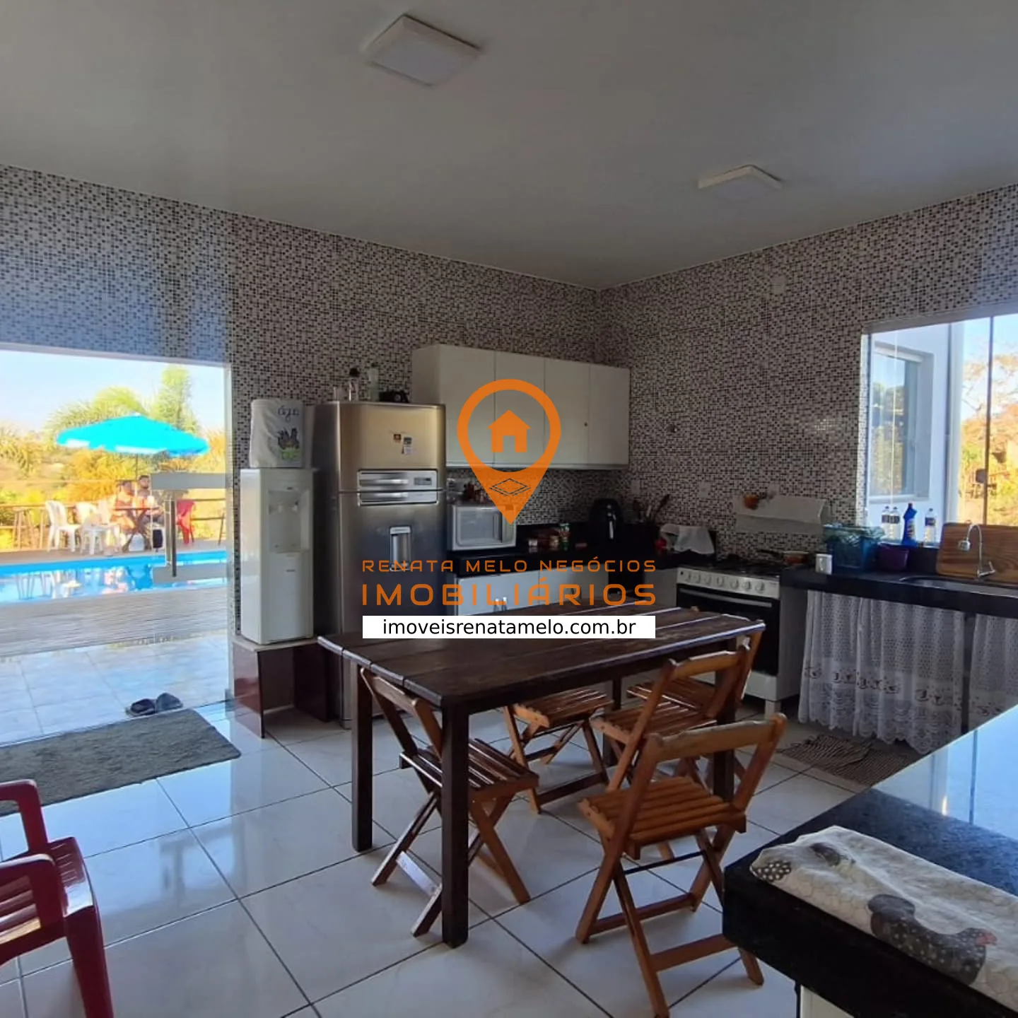 Casa térrea de 364 m² com piscina no Condomínio Estância da Mata