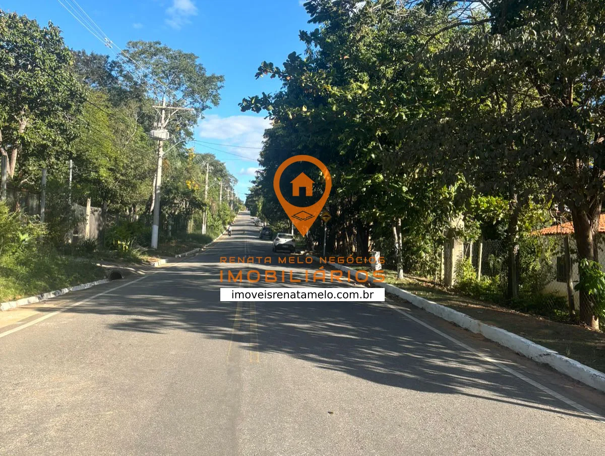 Lote plano de 1.000 m² com fundo para área verde em condomínio fechado