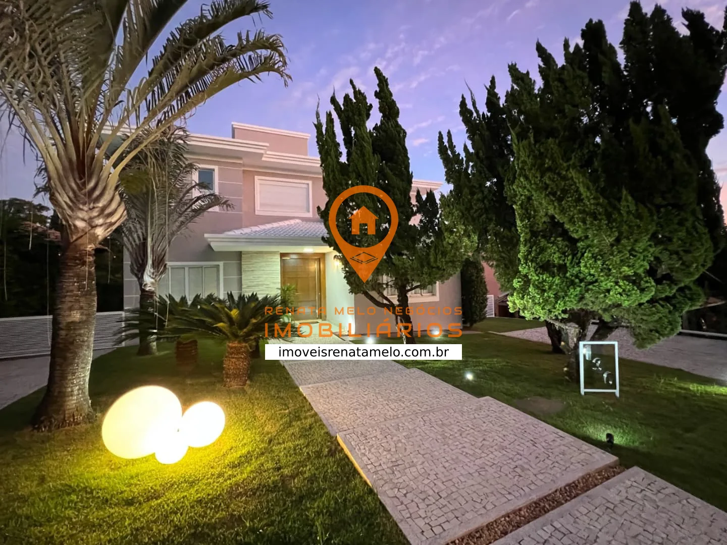 Casa de 463 m² com 3 suítes, mobiliada, no Condomínio Buganville