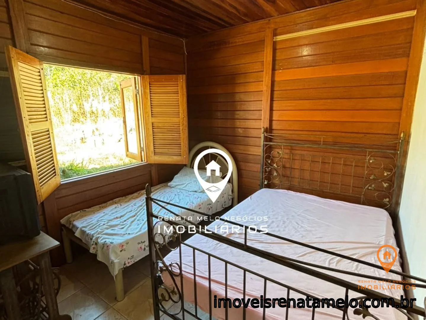 Casa de madeira em condomínio fechado, lote de 1.000 m²