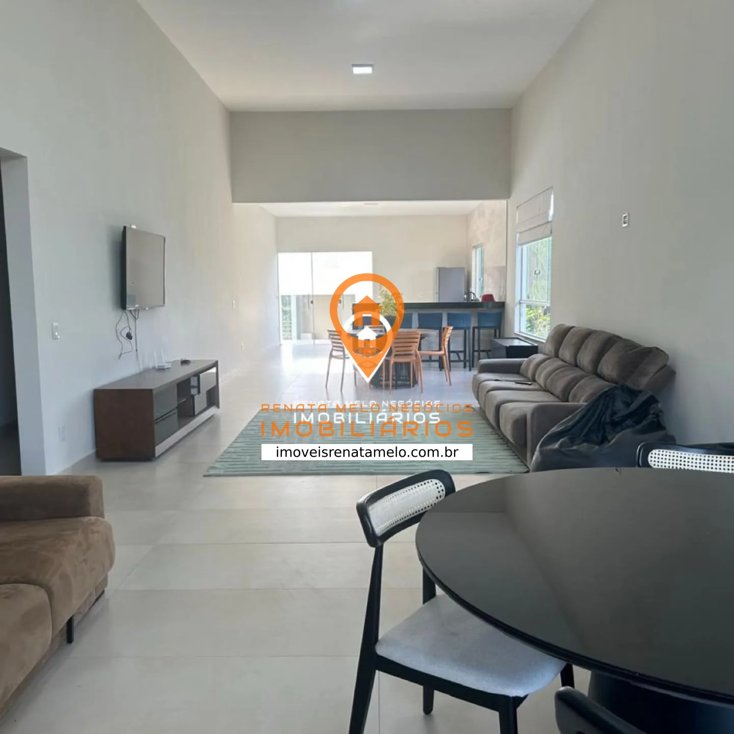 Casa moderna de 277 m² com piscina em condomínio fechado