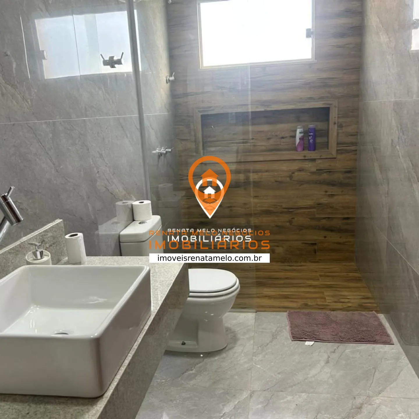 Casa moderna de 277 m² com piscina em condomínio fechado