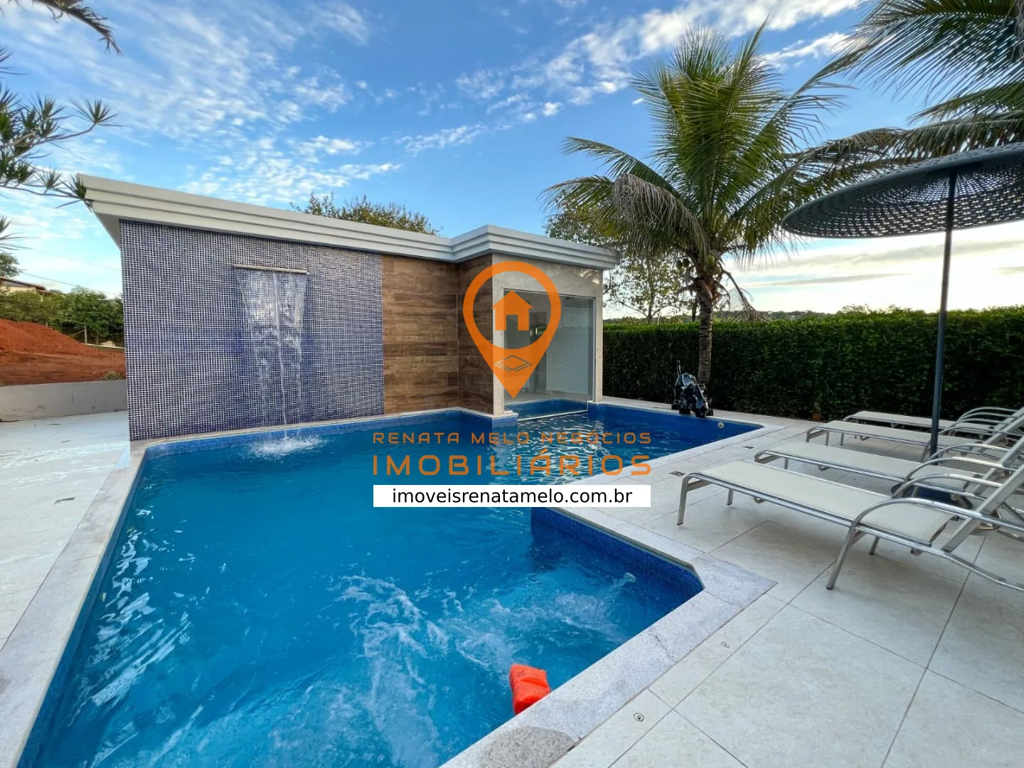 Casa de 463 m² com 3 suítes, mobiliada, no Condomínio Buganville