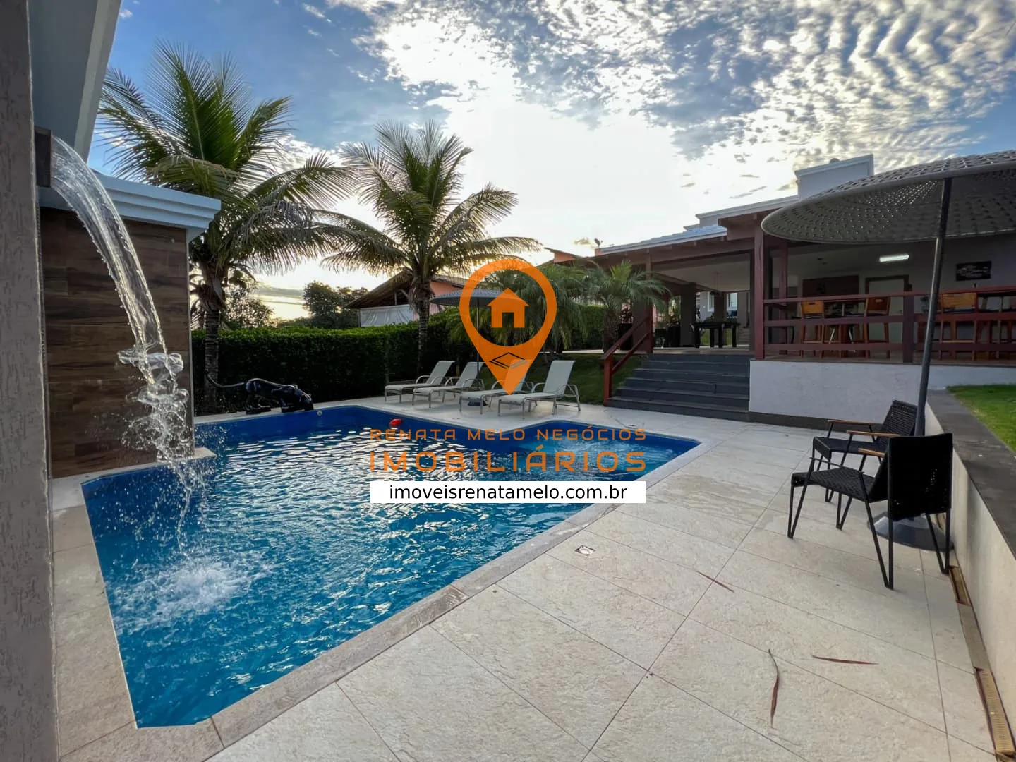 Casa de 463 m² com 3 suítes, mobiliada, no Condomínio Buganville